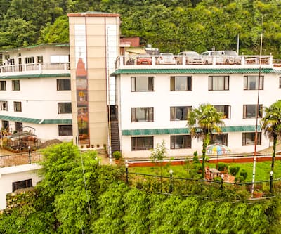 https://imgcld.yatra.com/ytimages/image/upload/t_hotel_yatra_city_desktop/v1417438015/Domestic Hotels/Hotels_Mussoorie/Hotel Basera/Overview.jpg